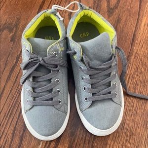 Gap Size 2 boys shoes ( brand new)